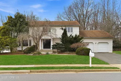 5 Washington Ave, Morganville, NJ 07751