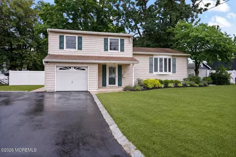 6 Mercury St, Middletown, NJ 07748