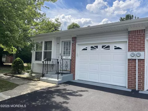 4 Yorktowne Pkwy #A, Whiting, NJ 08759