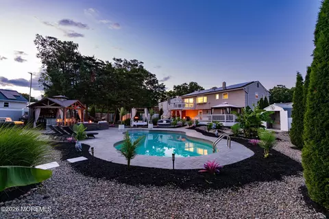 109 Twin Rivers Dr, Toms River, NJ 08753
