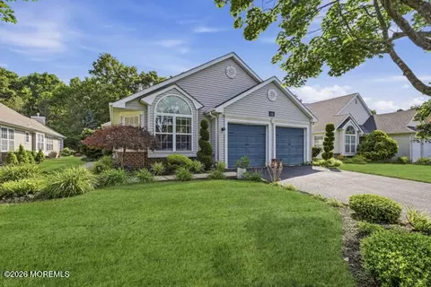 70 Rosewood Dr, Lakewood, NJ 08701