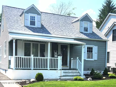 99 Alameda Ct, Shrewsbury, NJ 07702