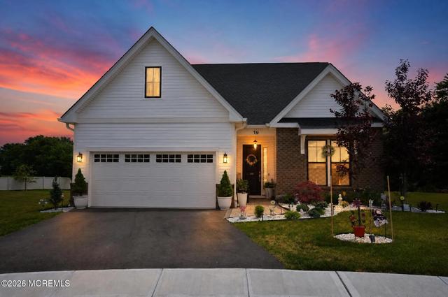 19 Magnolia Dr, Freehold, NJ 07728