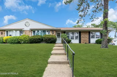 5 Edinburgh Ln # B, Manchester, NJ 08759