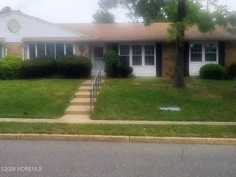 5 Edinburgh Ln # B, Manchester, NJ 08759
