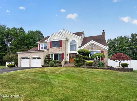 8 Rose Ct, Marlboro, NJ 07746
