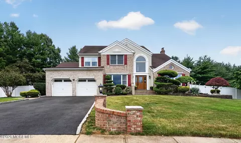 8 Rose Ct, Marlboro, NJ 07746