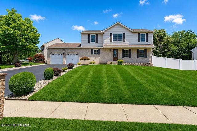 1 Treeview Ln, Cliffwood, NJ 07721