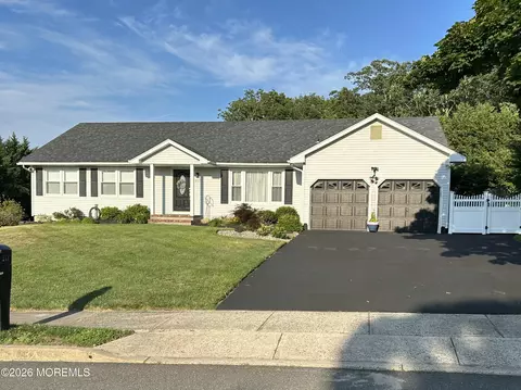 217 Woodberry Dr, Toms River, NJ 08753