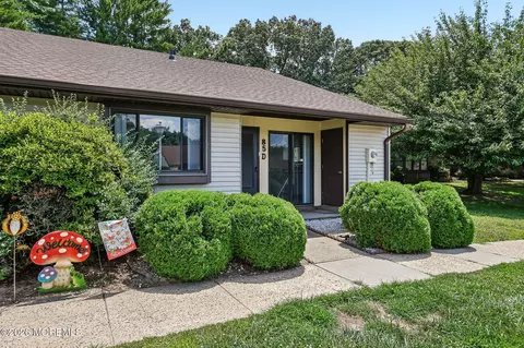 85 Amberly Dr #D, Manalapan, NJ 07726