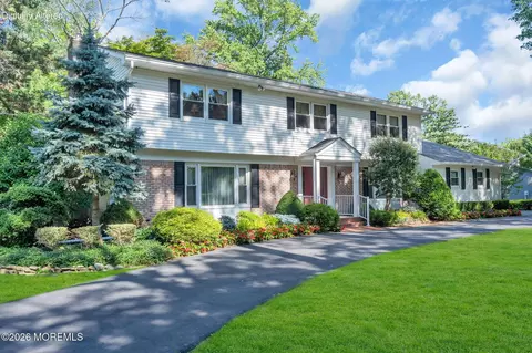 34 Kingsley Dr, Manalapan, NJ 07726
