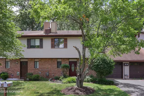 7 Wren Way, Howell, NJ 07731