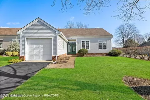 48 Rutland Ln, Monroe, NJ 08831