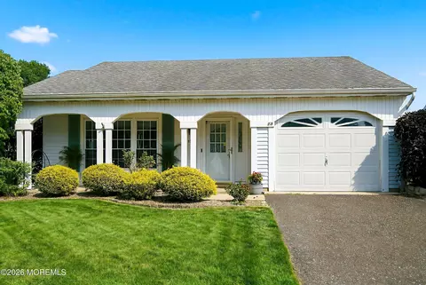 13 Appleby Pl, Manchester, NJ 08759