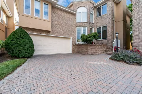 56 Tamarac Ct, Holmdel, NJ 07733