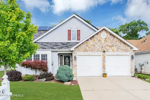 45 Cypress Point Ln, Jackson, NJ 08527