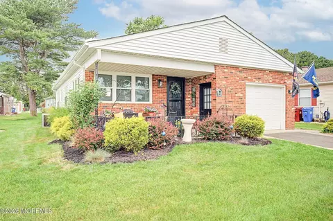 33 Lumsden St, Toms River, NJ 08757