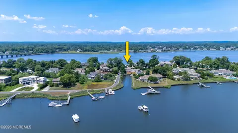 68 Gooseneck Point Rd, Oceanport, NJ 07757