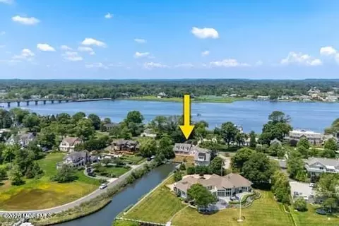 68 Gooseneck Point Rd, Oceanport, NJ 07757