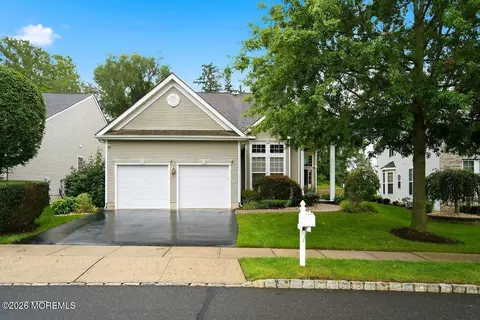 6 Arcaro Rd, Manalapan, NJ 07726