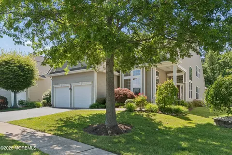 6 Arcaro Rd, Manalapan, NJ 07726