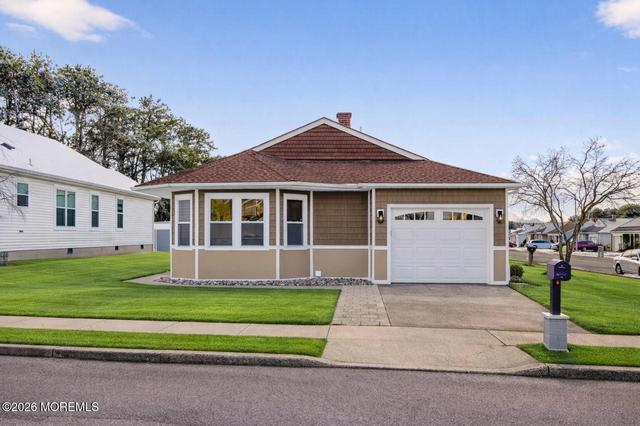 199 Canterbury Ln, Toms River, NJ 08757