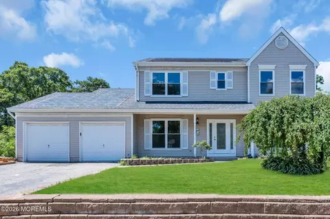 5 Buxton Ct, Barnegat, NJ 08005
