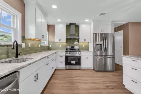 33 Pirogue St, Toms River, NJ 08757