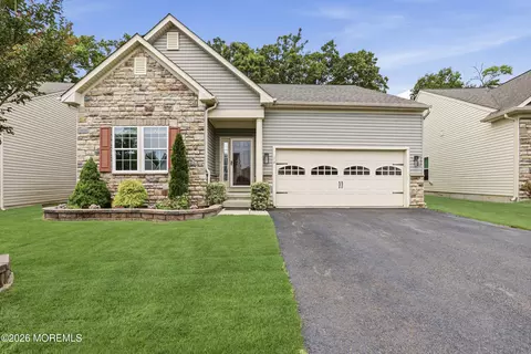 14 La Quinta Ln, Lakewood, NJ 08701