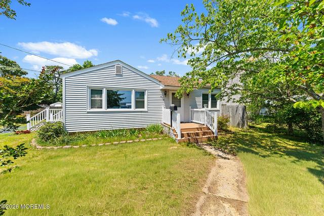 418 Greenwood Ln, Brick, NJ 08723
