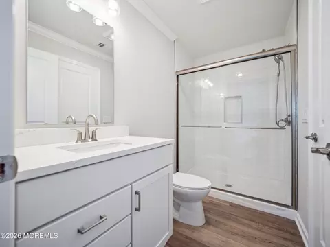 Bath - 21 Bayview Dr, Brick, NJ 08723 photo 2 of 3
