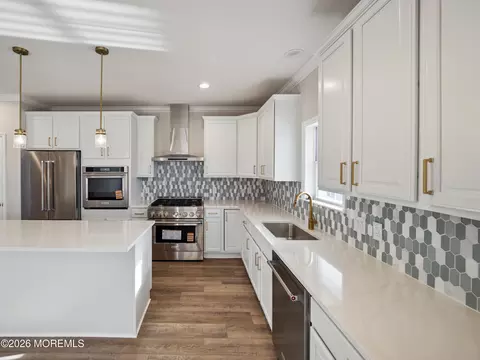 Kitchen - 21 Bayview Dr, Brick, NJ 08723 photo 2 of 4