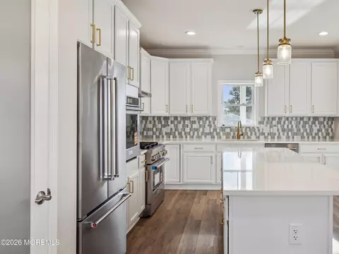 Kitchen - 21 Bayview Dr, Brick, NJ 08723 photo 3 of 4