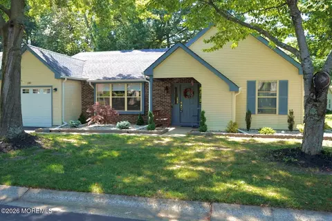 330 Gardenia Dr, Manchester, NJ 08759
