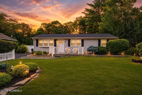 442 Irving Pl, Toms River, NJ 08755