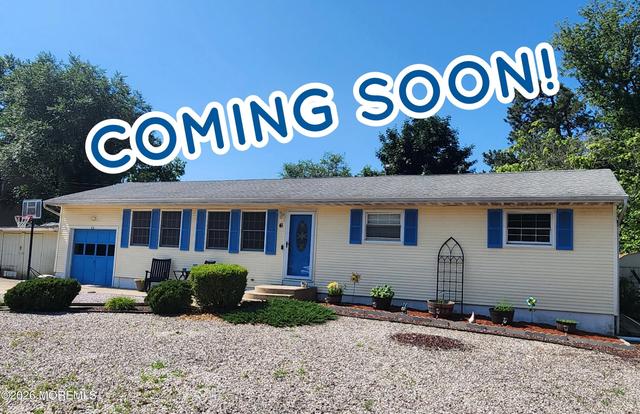 41 Goldweber Ave, Jackson, NJ 08527