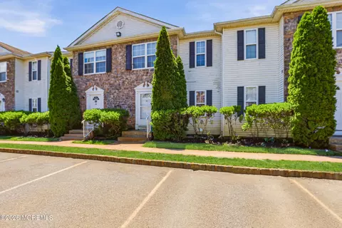 66 Aspen Ct, Lakewood, NJ 08701