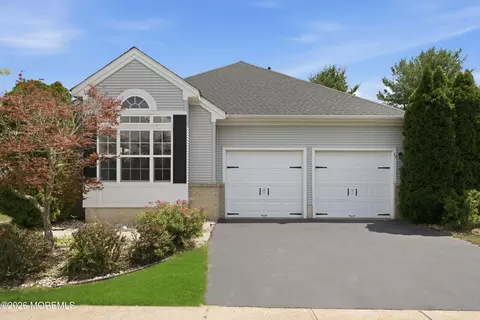 28 Florence Dr, Manchester, NJ 08759