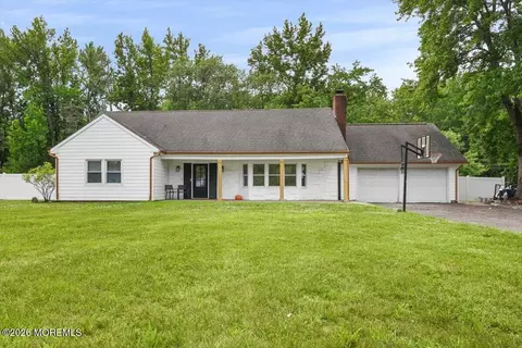 12 Maxwell Ln, Manalapan, NJ 07726
