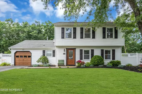 1466 Arapaho Ct, Toms River, NJ 08755