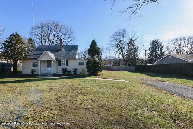 2 Woodbrook Dr, Matawan, NJ 07747