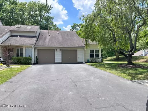 218 Ravenswood Rd, Englishtown, NJ 07726