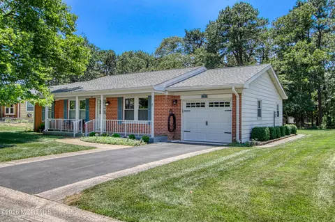 35 Constitution Blvd, Manchester, NJ 08759