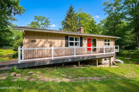 95 Jacobs Creek Rd, Ewing, NJ 08628