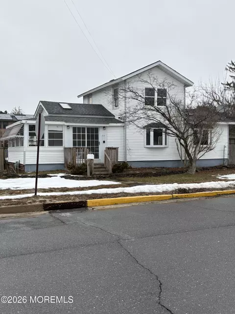 319 Church St, Lakehurst, NJ 08733