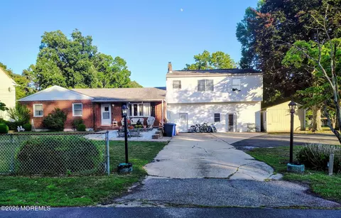 93 Outboard Ave, Manahawkin, NJ 08050