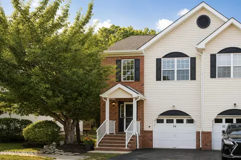 84 Heron Ct, Manalapan, NJ 07726