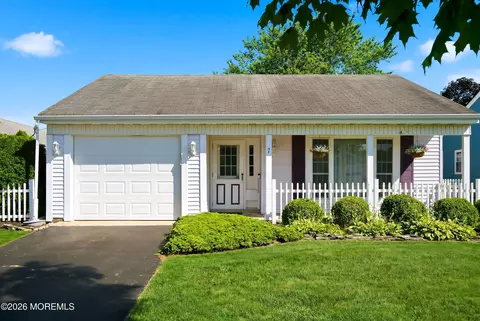 7 Greenwich Ave, Manchester, NJ 08759