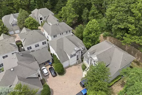 25 Brittany Ct, Atlantic Highlands, NJ 07716