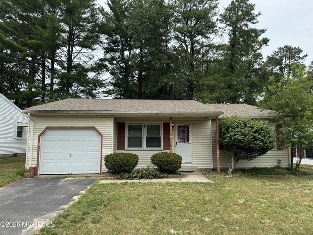 7 Chelsea Dr, Whiting, NJ 08759